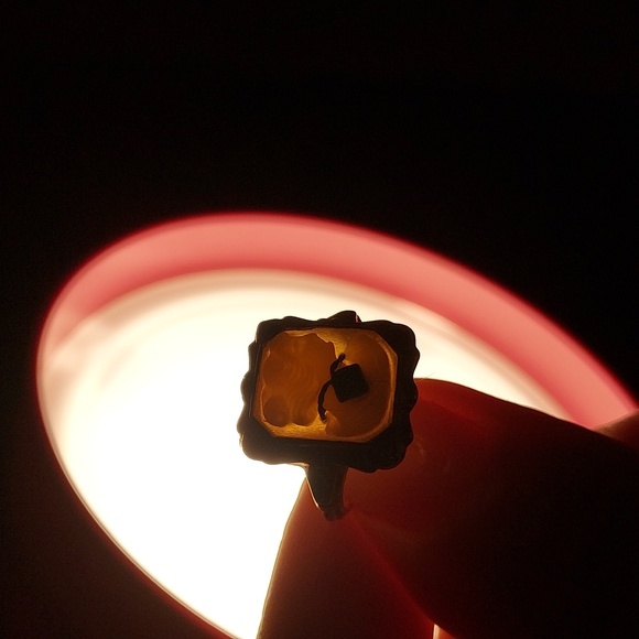 Vintage Hand Carved Cameo Ladies Ring With Diamond - Picture 10 of 10